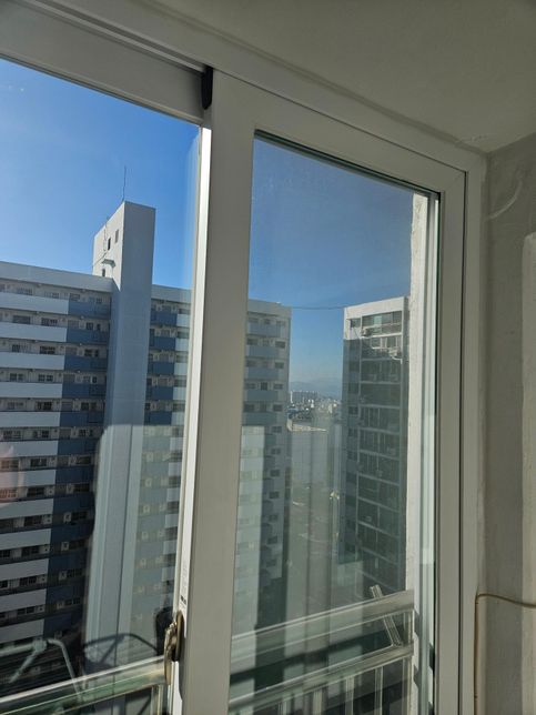 집안으로비치는영문모를붉은빛이유를알고 싶어요의 0번 째 이미지