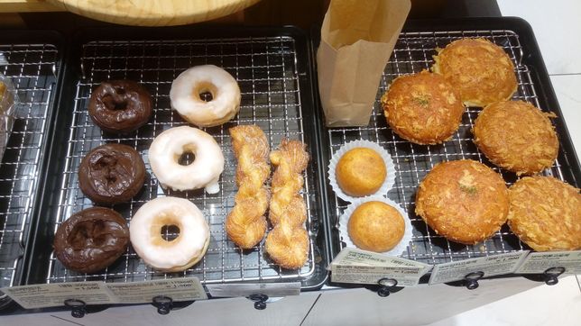 도넛에 도(Dough)는 가루반죽인데 넛(Nut)은 무엇을 뜻하나요?의 1번 째 이미지