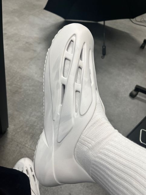 고무재질(EV?)신발 커스텀 물감의 0번 째 이미지