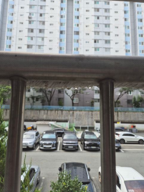 실외기로 가는 배관에서 물이 맺혀있는데요. 정상인가요?의 0번 째 이미지