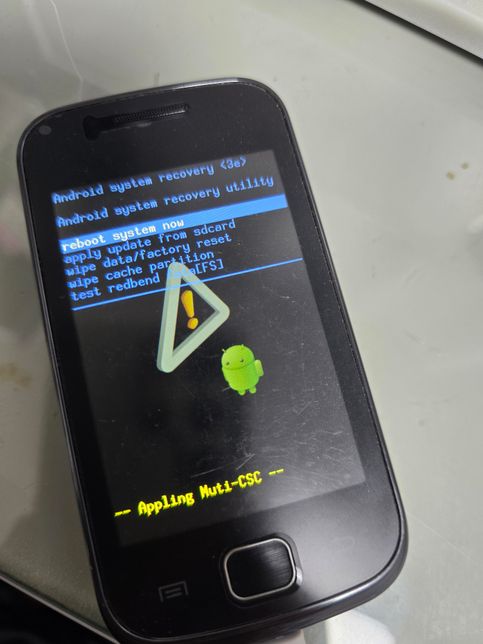 예전 휴대폰을 켜봤는데, 이 화면은 뭐에요?의 0번 째 이미지