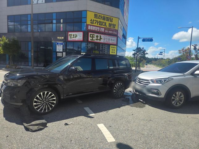 신호등 없는 교차로 직진 대 직진 사고입니다.의 1번 째 이미지