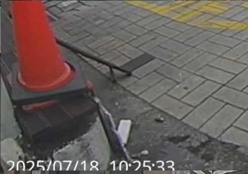 자동차운행중, 건물파손? 경찰연락의 1번 째 이미지