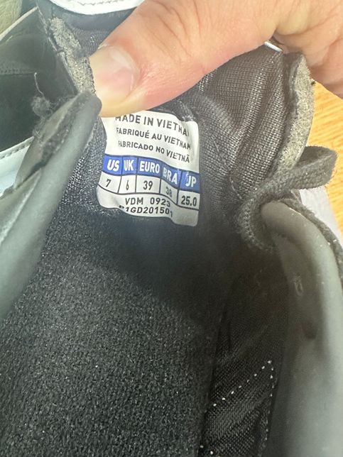 축구화 가품 인지 진품인지 헷갈려요 알려주세요의 3번 째 이미지