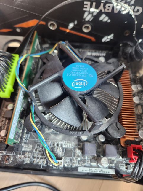 컴퓨터사진에 hdd 하드디스크가 없는건가요?의 2번 째 이미지