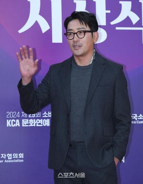 안경 브랜드 찾아주세요 하정우입니다의 0번 째 이미지