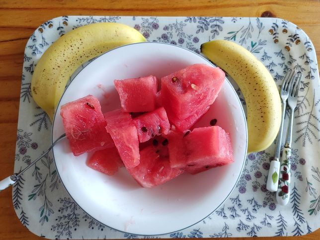 바나나와 수박을 함께 먹으면 더위를 추가로 식힐 수 있을까요?의 1번 째 이미지