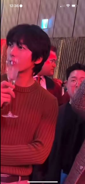 이 남자 누군지 알 수 있을까요?…..의 1번 째 이미지