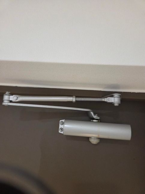 문열때나 닫을때 부드럽게열고닫고를 조절하루있을까요?의 0번 째 이미지