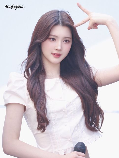 하츠투하츠 에이나가 입은 옷 정보거 궁금해요의 2번 째 이미지