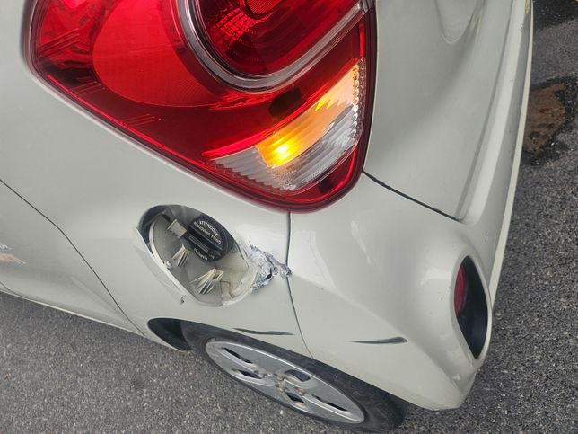 앞 차가 후진하여 제 차를 박았습니다.의 1번 째 이미지