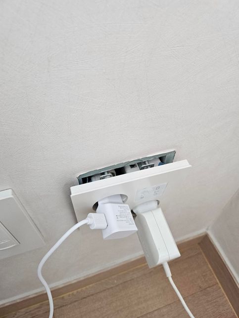 콘센트 한번 봐주시면감사하겠습니다의 0번 째 이미지