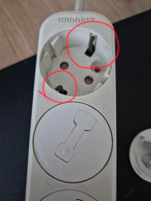 콘샌트에 작은 금속이 붙어 있던데 이것은 어떤 쓰임을 하나요?의 0번 째 이미지