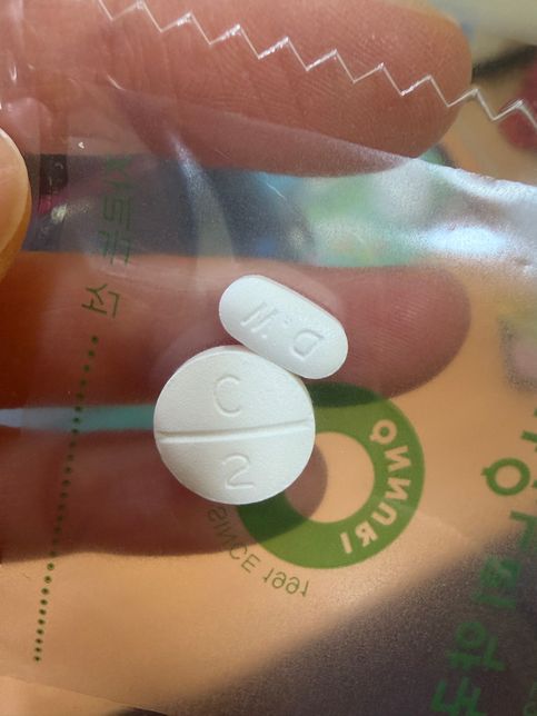 약 이름이 궁금합니다. 항생제와 위장약이 맞나요?의 0번 째 이미지