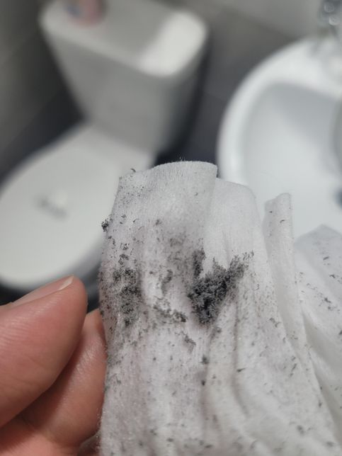 세탁기에서 검은색? 가루가 나와요ㅠㅠ의 1번 째 이미지