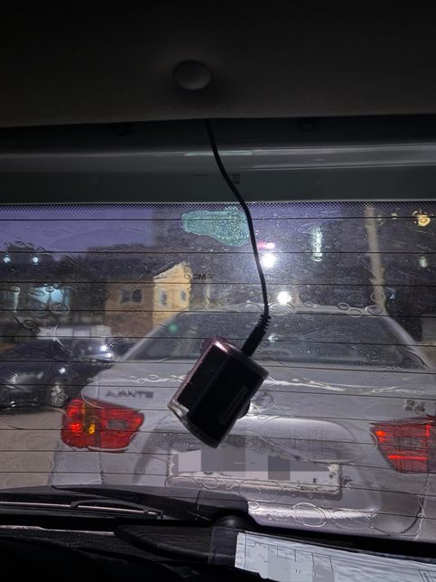 자동차 후방 선팅지와 블랙박스 떨어짐 어떻게 조치하면 좋을까요??의 1번 째 이미지