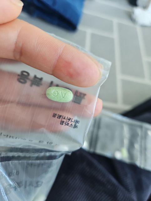 애니틴서방정..색깔이?원래 얼룩덜룩한가요?의 1번 째 이미지