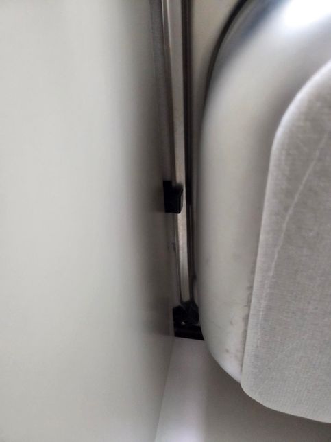 싱크볼 교체하려고 하는데 브라켓 제거 방법의 1번 째 이미지