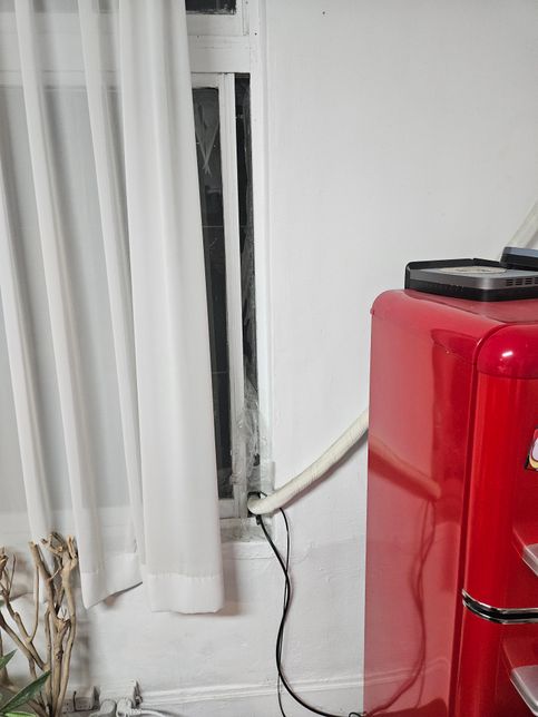 창문 냉난방기 선때문에 문이 안닫힐때의 0번 째 이미지