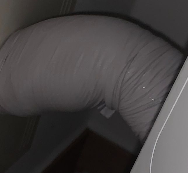 에어컨 배관에 약간 물이 맺혀요 정상인가요?의 0번 째 이미지