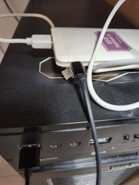 컴퓨터를 껏는데도 어떻게 충전이되는걸까요?의 0번 째 이미지