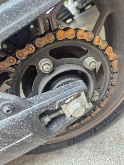 오토바이 체인에 녹이 좀 많이 생긴거같은데 갈아야할까요?의 1번 째 이미지