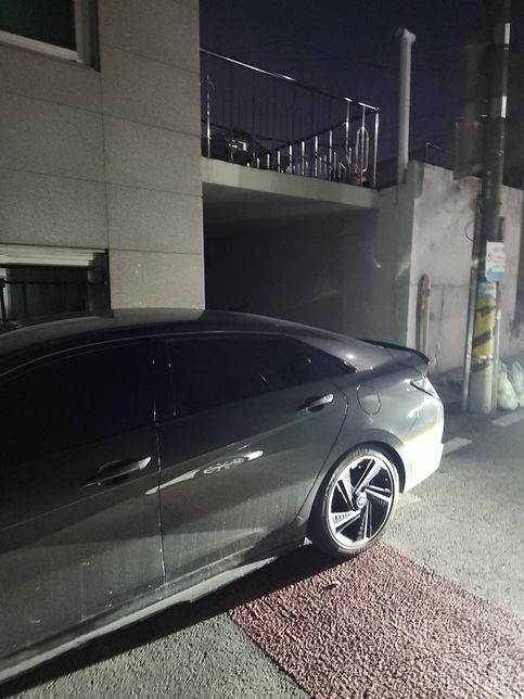 빌라 주차장 입구 막는 차량 어떻게 해야될까요의 0번 째 이미지