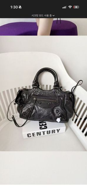 발렌시아가 이 가방 품명이 어떻게될까요?의 0번 째 이미지