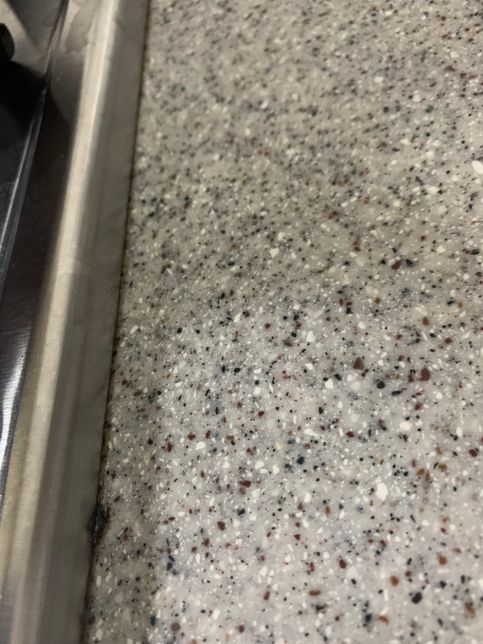 일체형 가스렌지 근처에 갈색?같은게 생기고 뭐가 올라오는데 이거 뭔가여? 어떻게 지우나요?의 0번 째 이미지