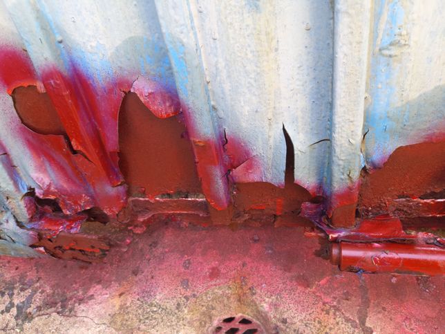 (사진)대문 오래되서 삭아서 떨어지는되요 알루미늄 호일같은제품으로 diy 로 고칠수 없을까요 다이소나 알리같은데서 수리제품 안팔까요의 0번 째 이미지