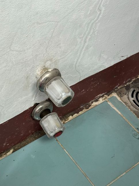 97년식 아파트 세탁기 수전인데 바닥에 있는 저 수전은 뭘까요?의 0번 째 이미지