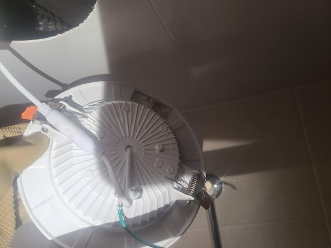 욕실 전구 매립등 어떻게 교체하나요?의 0번 째 이미지