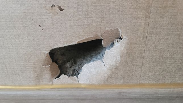 이런 상태의 구멍은 어떻게 메꿔야 하나요?의 0번 째 이미지