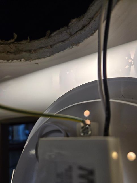 혹시 화장실천장 석면인가요??--의 0번 째 이미지