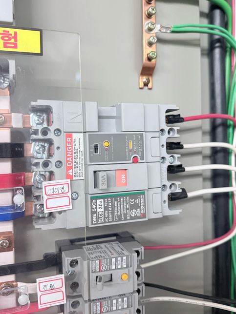 에어컨 천장에 케이블 나오는곳이 안보여요의 0번 째 이미지