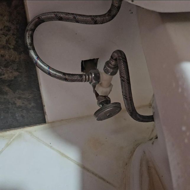 변기 급수관을 분할해서 샤워기에 연결하면 불법 아닌가요?의 0번 째 이미지