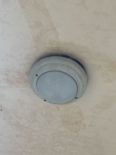 방 천장 화재경보기(?) 제거 또는 페인트칠의 0번 째 이미지