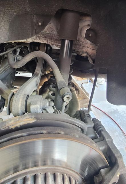 뒤쪽에 리어 쇼바 터진건지 봐주세요!의 1번 째 이미지