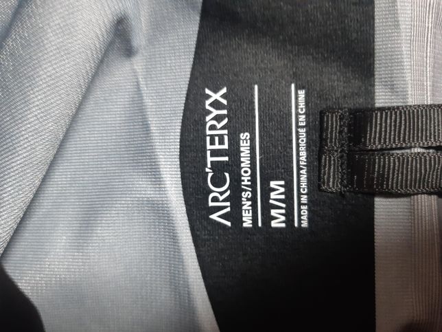 인터넷에서 옷(아크테릭스)를 샀는데 정품여부가 궁금합니다의 1번 째 이미지