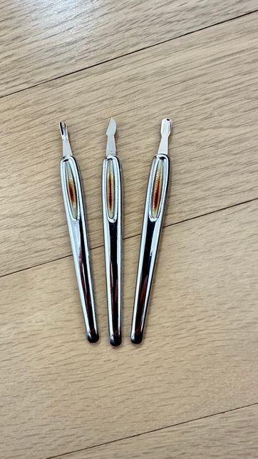 손톱깎이 세트에 들어 있는 이 도구는 용도가 뭔가요?의 0번 째 이미지