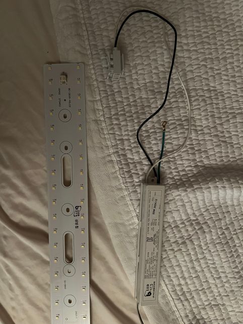 Led 뒷면이 철판이나 알루미늄에 바로 닿아도 되나요??의 1번 째 이미지