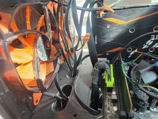 컴퓨터사진에 hdd 하드디스크가 없는건가요?의 3번 째 이미지