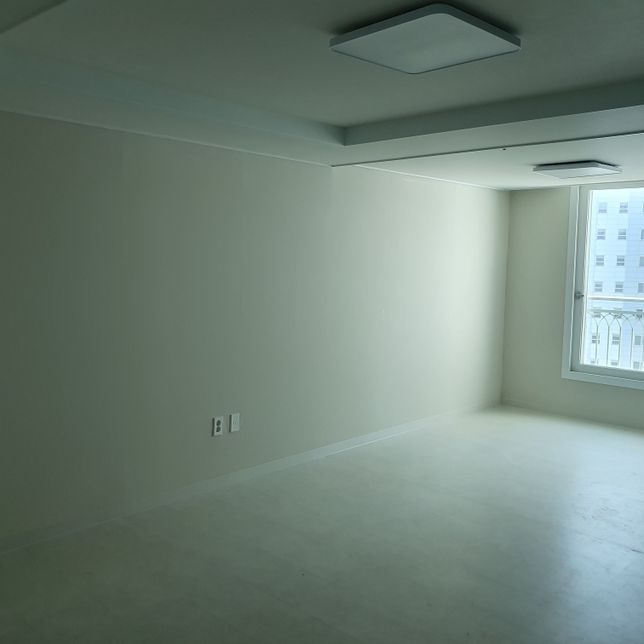 안방 외벽(석고보드) 삐끄덕 거립니다의 0번 째 이미지