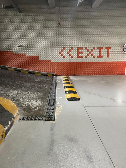 건물 주차장 입구 내리막 방지턱 설치로 차량 파손에 대해 문의 드립니다.의 0번 째 이미지