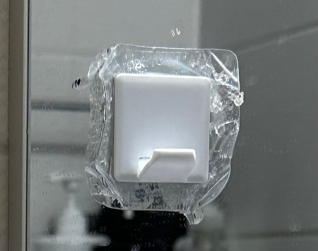 유리에 붙여진 접작스티커 어떻게 제거하면 좋을까요?의 0번 째 이미지