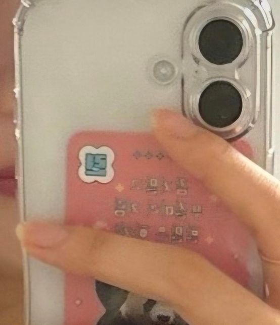 아이폰16화이트 카메로두개로되있죠? 아무리봐도 전기종이랑틀리고 아이폰16 카메라두개로되있지않아요? 전에쓰던폰은 아이폰14인데의 0번 째 이미지