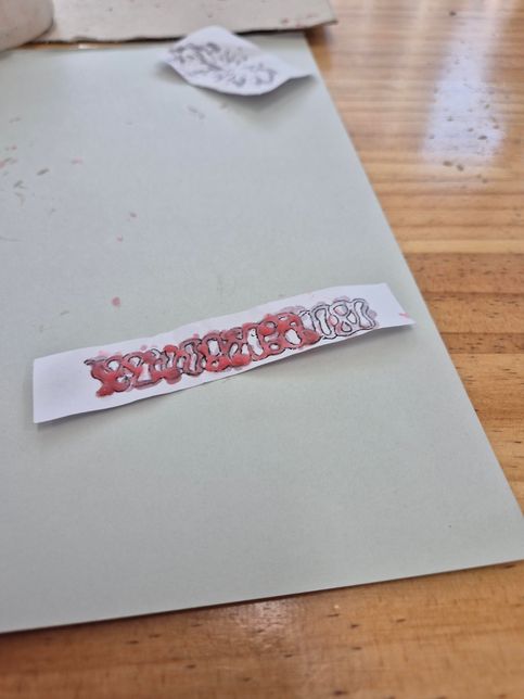 왁스작업 다른사람은 엄청잘해서 다띠어냈는데 저는 다부스러기로되요 저는 노래부르기춤추기 집안살림고치는것만잘하는것같아요 그래서자책감이들어요 처음온사람도 잘하는데저만의 0번 째 이미지