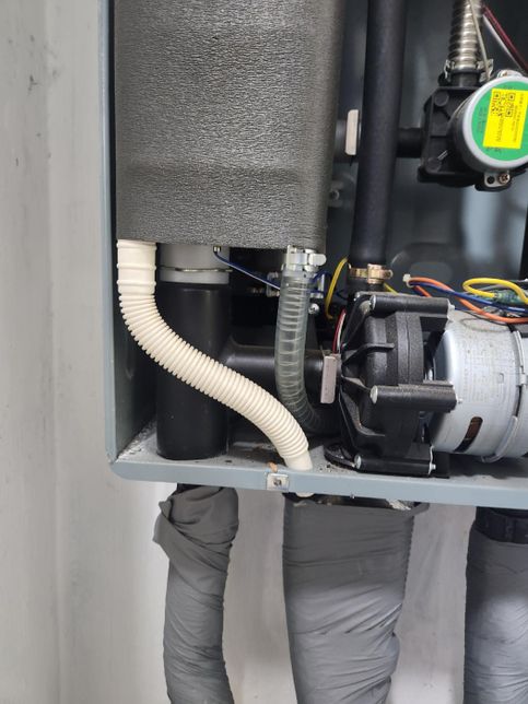 보일러 저수조 밑호수에서 물이 떨어집니다의 0번 째 이미지