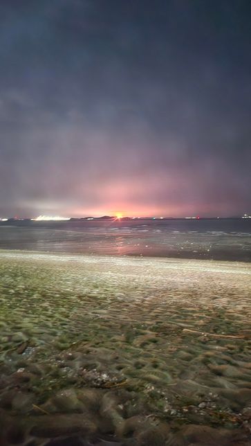 제부도에서 충남서산을 바라보는 방향으로 보이는 빨간 불빛은 뭔가요?의 0번 째 이미지