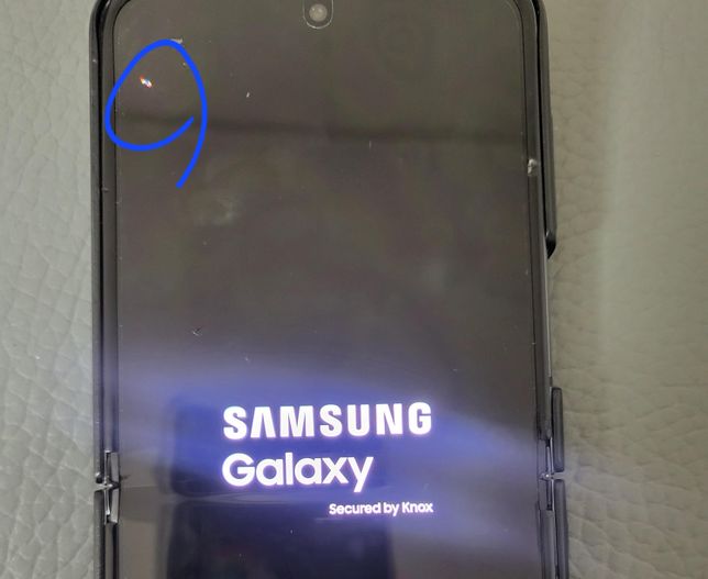 휴대폰을 떨어트렸는데 사진처럼 액정에 불빛이와요의 0번 째 이미지